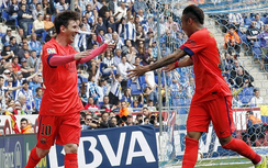 Cuốn phăng Espanyol, Barca lại chơi "mèo vờn chuột" với Real