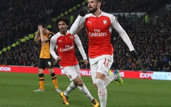 “Chân gỗ” tỏa sáng, Arsenal hạ gục Bầy hổ