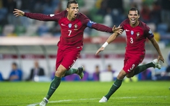 Ronaldo nhịn đau thi đấu, Bồ Đào Nha nghiền nát "hạt tiêu"