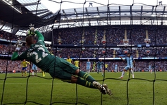 Vòng 8 NHA: Man City ngậm đắng vì hai lần trượt phạt đền