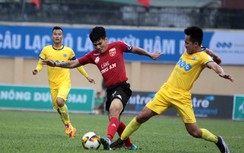 Trọng tài bẻ còi, FLC Thanh Hóa lên đỉnh V-League