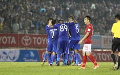 Quả phạt đền giúp Quảng Nam tiến sát ngôi vương V-League 2017