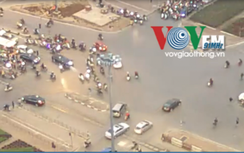 Video xe Camry "điên" đâm hàng loạt xe máy trên đường Đại Cồ Việt