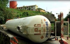Giải cứu "bom gas" 17 tấn trên đèo Hải Vân