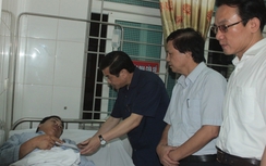 Thăm hỏi các nạn nhân trong vụ lật xe khách ở Hà Tĩnh