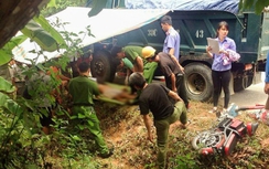 Hà Tĩnh: Đang đi trên đường, cụ ông bị xe tải tông tử vong