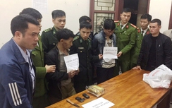 Bắt 2 đối tượng người Lào vận chuyển 1kg ma túy đá