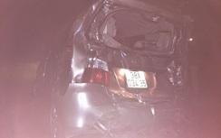 Xe khách tông bẹp ô tô Innova, 2 người nhập viện cấp cứu