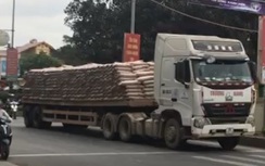 Rùng mình xe chở xi măng Long Sơn quá tải chạy ngược chiều QL1