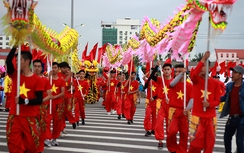 Lễ hội "Diễu hành đường phố” Đồng Hới thu hút hàng ngàn người
