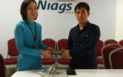 Tiếp viên Vietnam Airlines tìm người trả lại 10 triệu đồng và 900USD