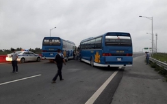 Tạm giữ 2 xe khách "ăn vạ" trên cao tốc Hà Nội–Hải Phòng