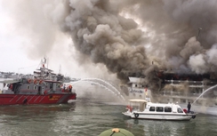 Tin mới vụ tàu cháy ở vịnh Hạ Long: 3 hành khách bị thương