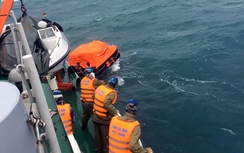 4 thuyền viên được cứu, 1 thuyền viên mất tích trên biển