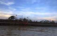 Cận cảnh cát tặc lộng hành trên sông Văn Úc, Hải Phòng