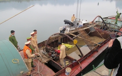 Bắt giữ 4 tàu “cát tặc” trên sông Đá Bạc, Hải Phòng