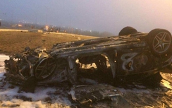 Mercedes S63 phơi bụng, cháy rụi sau khi bị lật ở Hải Phòng
