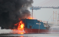 Tàu cháy trên biển Hải Phòng: Vì sao chở xăng đã "khai tử"-A92?