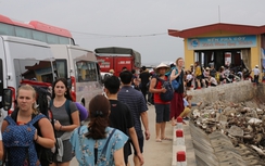 Hải Phòng: Hàng nghìn xe chôn chân tại bến phà Gót ra Cát Bà