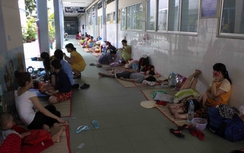 Trẻ ồ ạt nhập viện vì nắng nóng