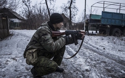 Ukraine: Không có vũ khí, 10.000 quân chính phủ bị vây ở Debaltseve
