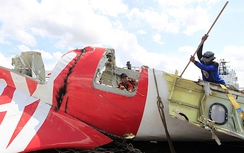 Vụ QZ8501: Tìm thấy thi thể phi công người Pháp