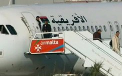 Video: Không tặc Lybia thả hành khách