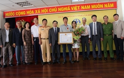 Tài xế Phan Văn Bắc nhận Huân chương dũng cảm của Chủ tịch nước