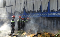 Cháy lớn tại khu nhà xưởng thu mua sầu riêng ở Đắk Lắk