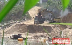Video: Cận cảnh cát tặc ngang nhiên "đục khoét" sông Krông Nô