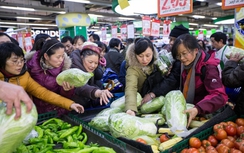 Dân Trung Quốc tranh nhau "vét sạch" siêu thị vì rét kỷ lục