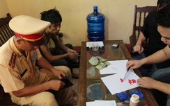 CSGT Bắc Giang truy bắt nhóm thanh niên vận chuyển ma túy bằng taxi