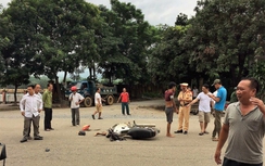 Người đi bộ tử vong sau cú va chạm với xe máy