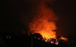 Rừng cháy dữ dội giữa trung tâm TP. Hạ Long