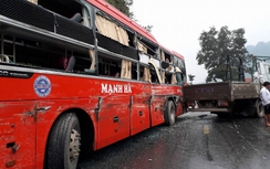 Tuyên Quang: Hiện trường kinh hoàng vụ TNGT giữa xe khách và xe tải