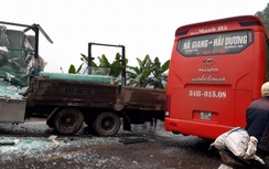 Tin mới vụ TNGT giữa xe giường nằm với xe tải ở Tuyên Quang