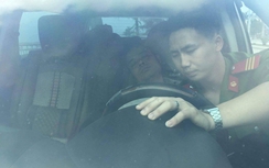 Tài xế ngủ say trên xe sau khi gây tai nạn ở Quảng Ninh
