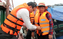 Quảng Ninh: Trao tặng 3.300 áo phao cho ngư dân