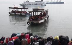 Quảng Ninh: Phát hiện tàu chở khách thăm vịnh Hạ Long chui