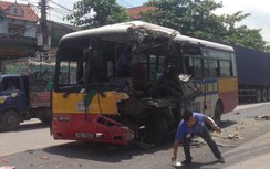 Xe buýt mất lái, nhiều hành khách bị thương