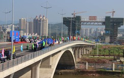Thông xe cầu Bắc Luân 2 nối Việt Nam - Trung Quốc