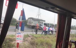 Xe tải đâm vào đuôi xe khách: 2 người chết, 6 người bị thương