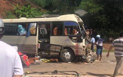 Xe tải va chạm xe khách trên QL6, nhiều người bị thương nặng