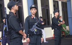 Cảnh sát cơ động có mặt tại phiên tòa xét xử Phan Văn Vĩnh