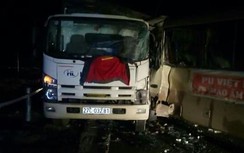 Sơn La: Xe khách va chạm xe tải, 6 người bị thương