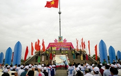 Quảng Trị: Xúc động Lễ Thượng cờ "thống nhất non sông"