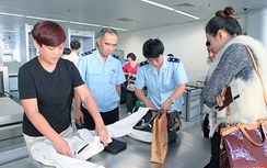Nhân viên hải quan Sân bay Đà Nẵng bị “tố” nhũng nhiễu