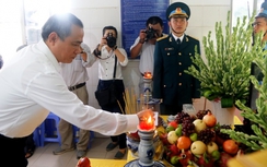 Bộ trưởng Bộ GTVT viếng phi công hi sinh tại Phú Yên