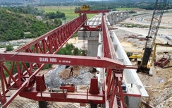 Khắc phục xong sự cố hỏng 3 dầm cầu La Sơn-Túy Loan