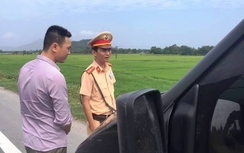 Nhiều xe hợp đồng "trá hình", bắt khách lẻ Đà Nẵng-Huế bị "sờ gáy"